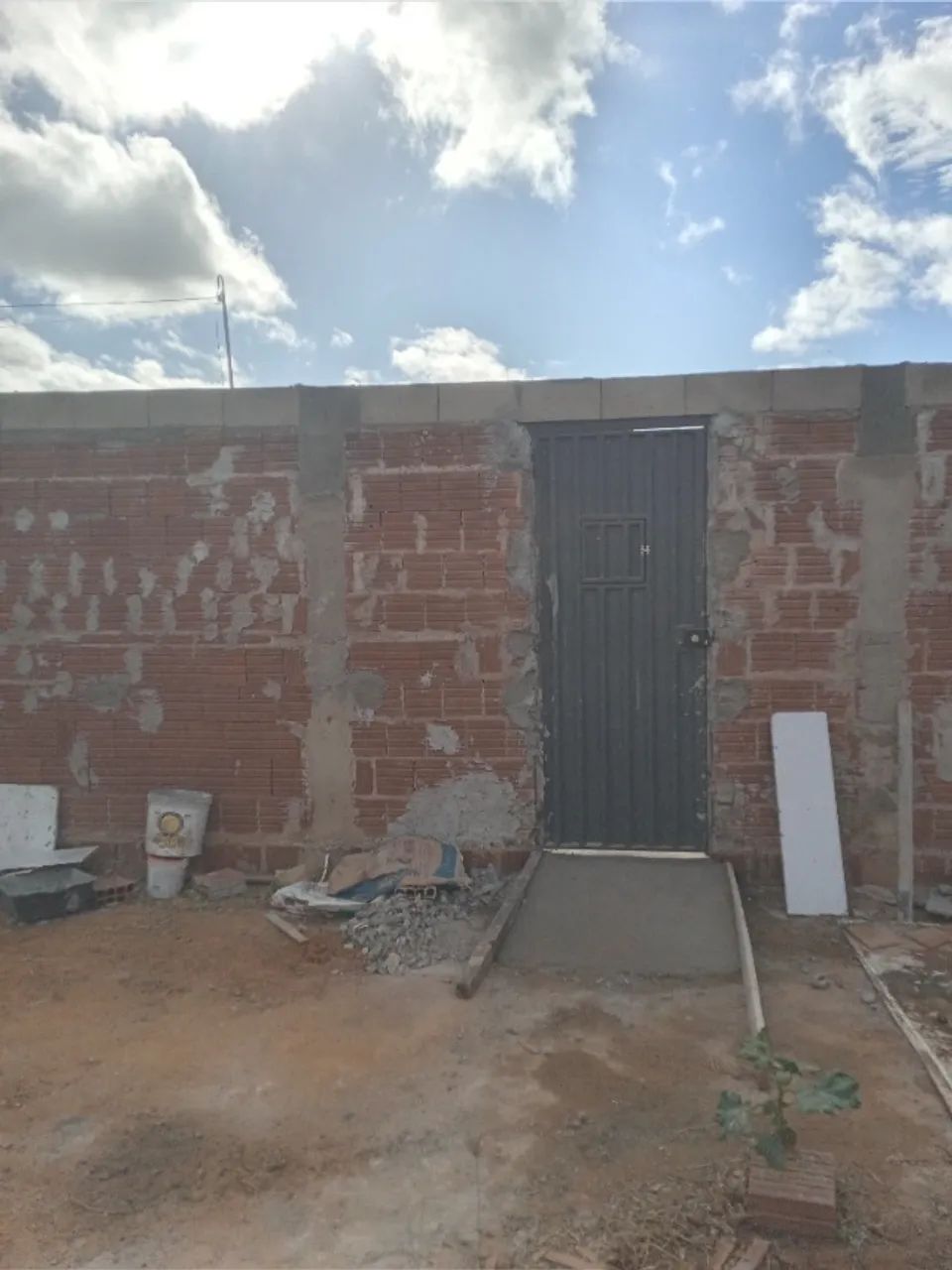Terreno 207m², com kitnet, murada e portão novo. - Foto 2