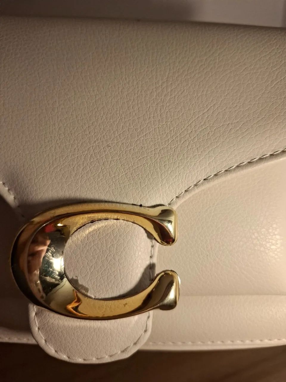 Bolsa Tiracolo Off-White com Fivela Dourada - Foto 5
