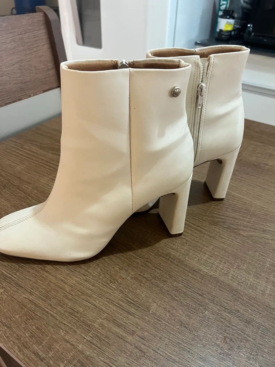 Vende- se bota via uno