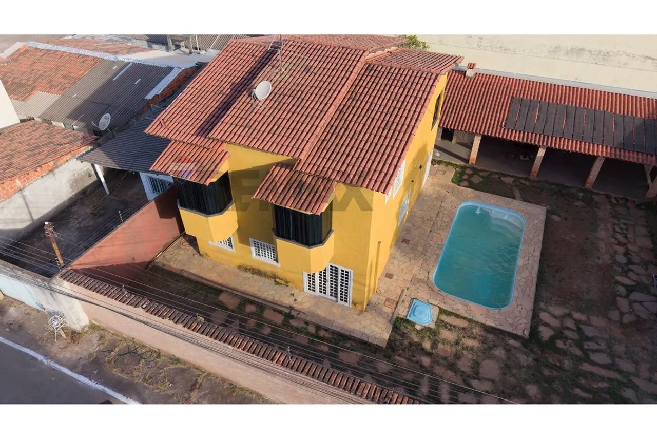 Casa com 4 Quartos, Área Gourmet e Piscina em Sobradinho
