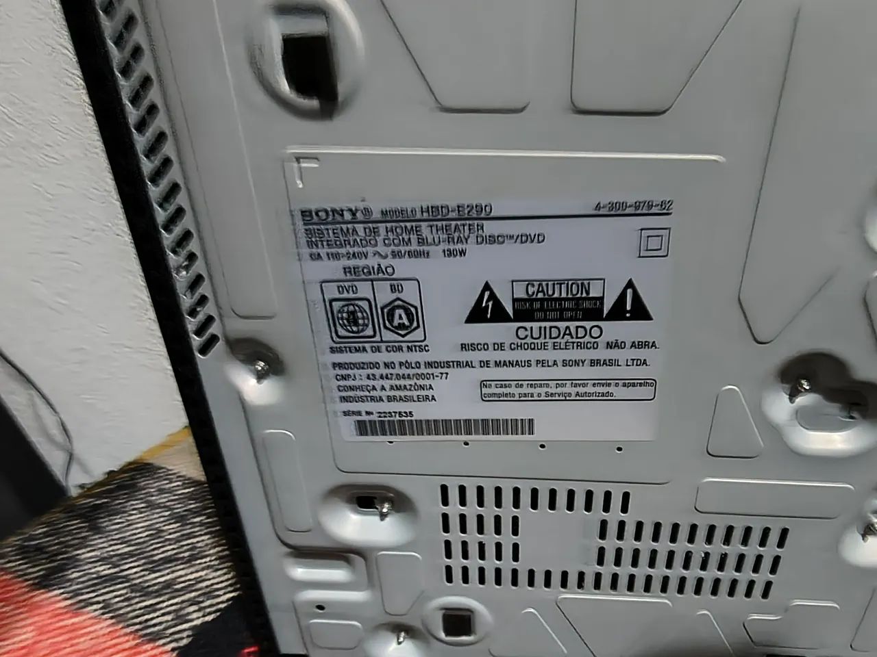 Vendo Home Theater Sony integrado com Blu-Ray e com 6 caixas ok.
