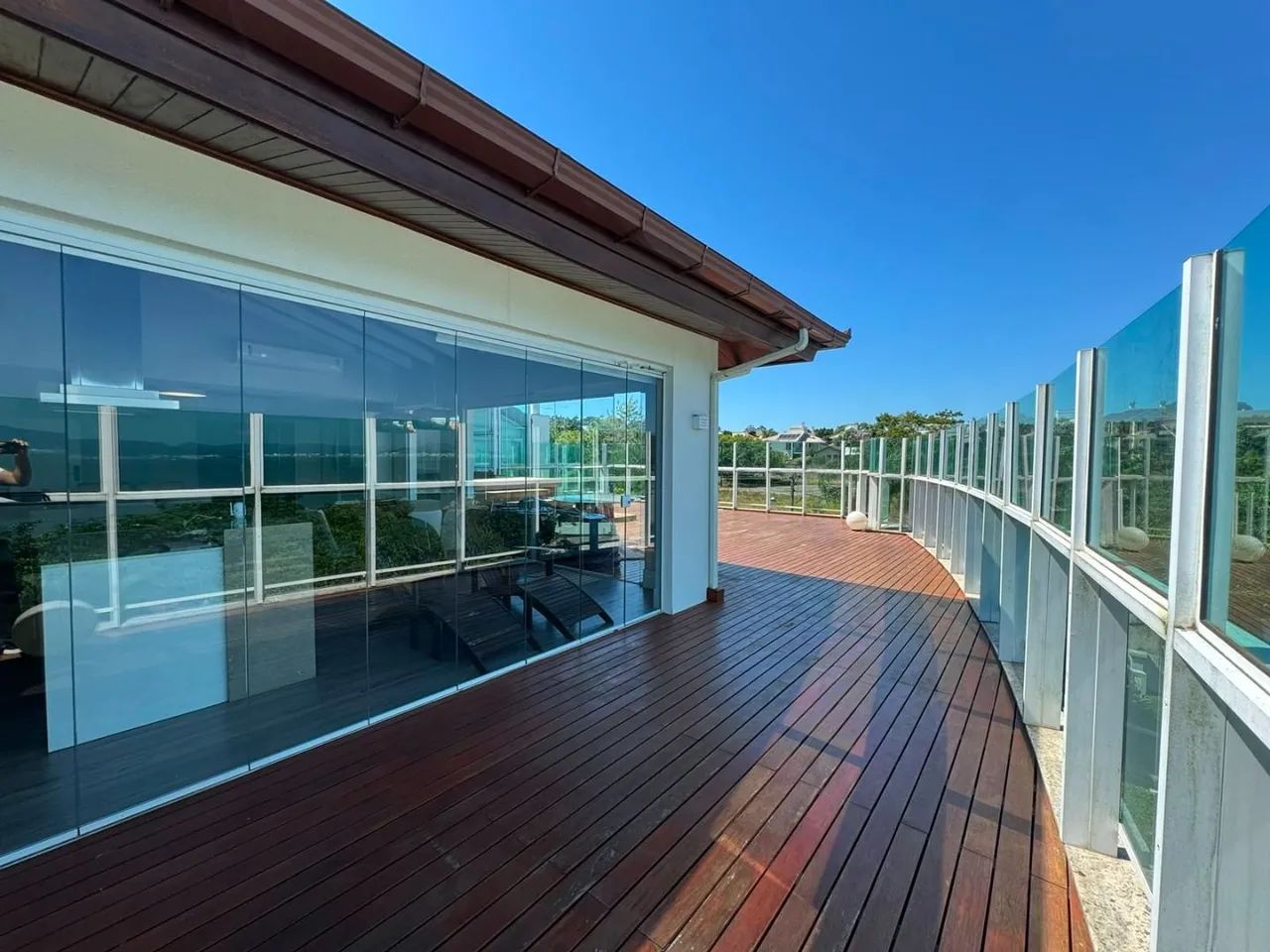 Cobertura Duplex com 4 suítes, Vista Mar e 3 vagas - Cacupé, em Florianópolis. - Foto 4