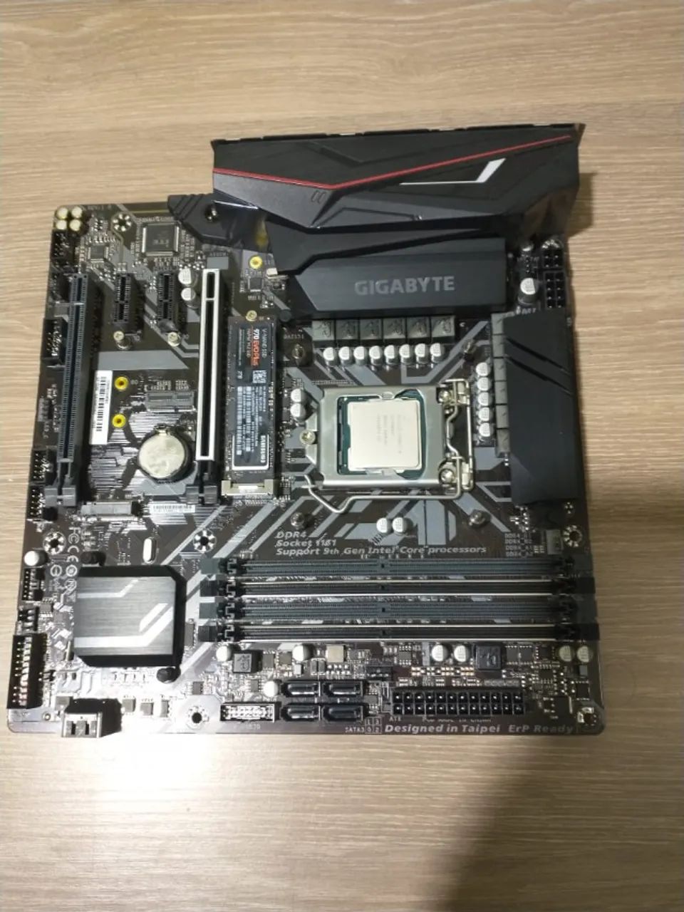 i9-9900KF + Gigabyte Z390 M Gaming - Kit Gamer - Peças de Hardware