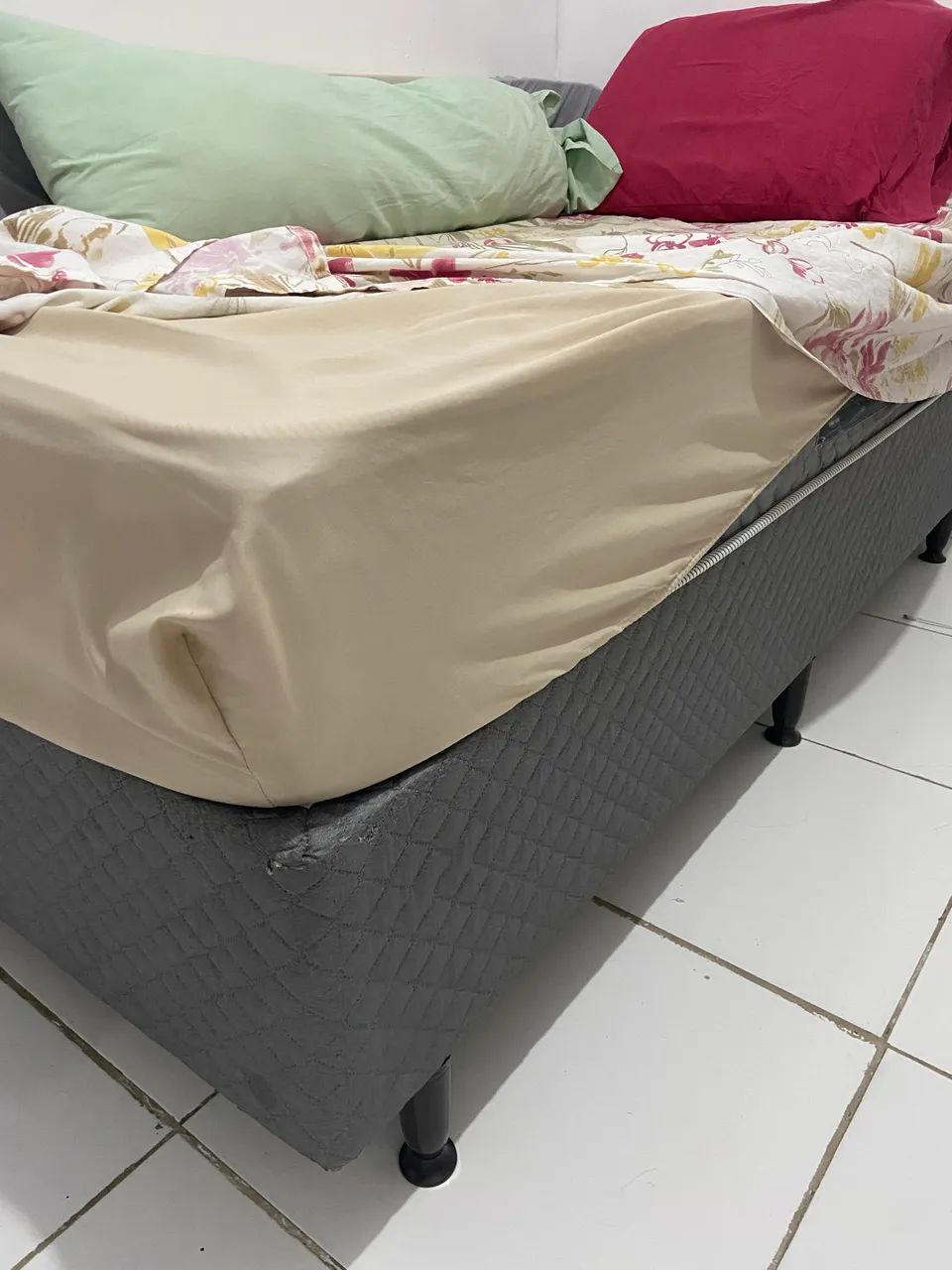 Vendo cama box de solteiro, de ótima qualidade. - Foto 2