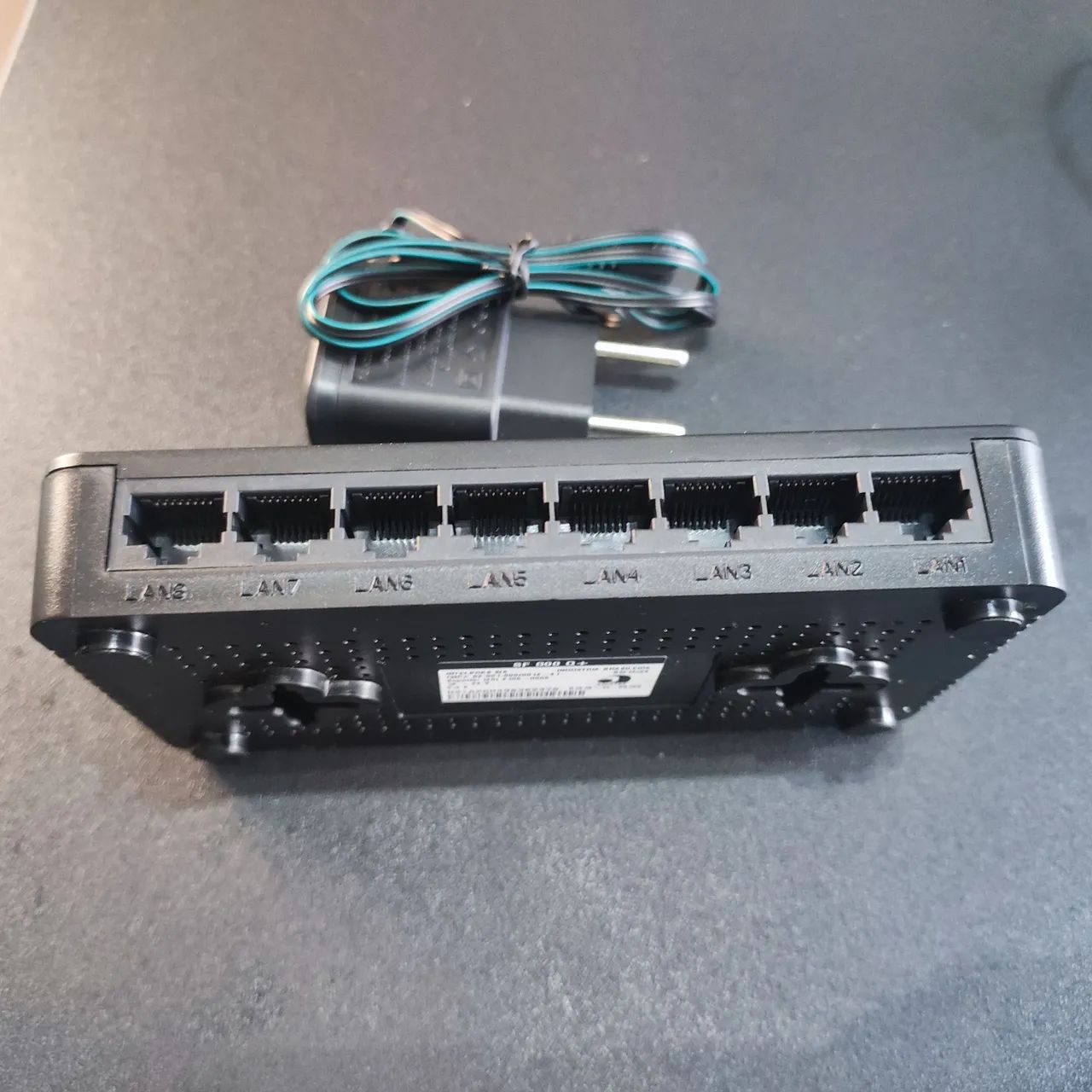 Switch 8 portas + injetor PoE Intelbras - Foto 4
