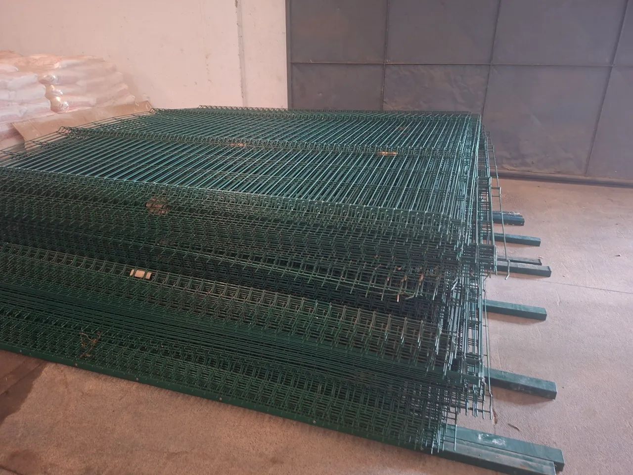 Green railing456503318125619201