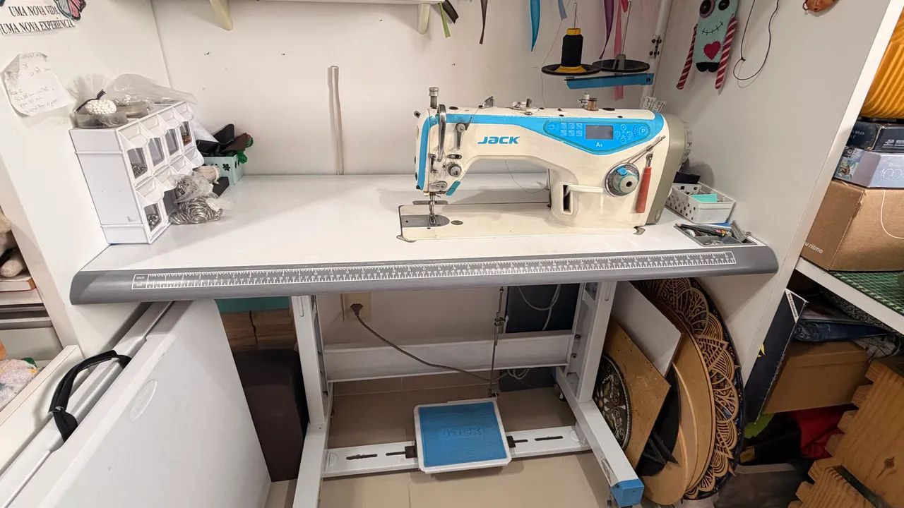 Máquina de costura automática. - Foto 2