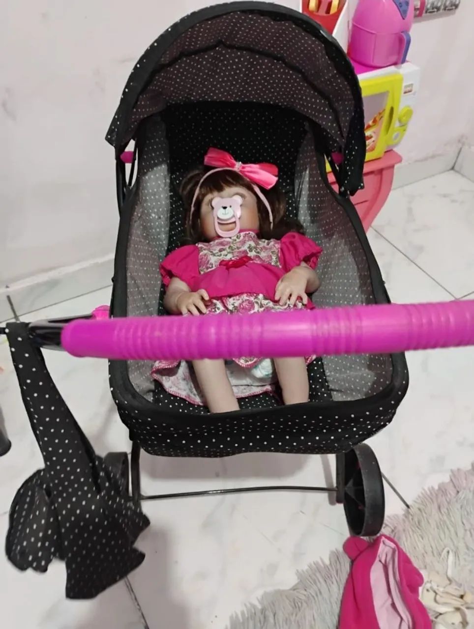 Boneca reborn com carrinho de passeio - Foto 4