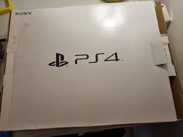 Playstation 4 Slim 500gb com 2 controles (+ 1 controle com drift)