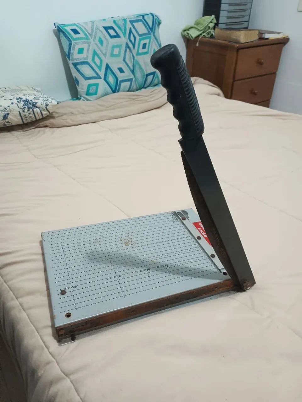 Guilhotina A4 para papel manual 30cm em aço Lassane 12 fls - Foto 4