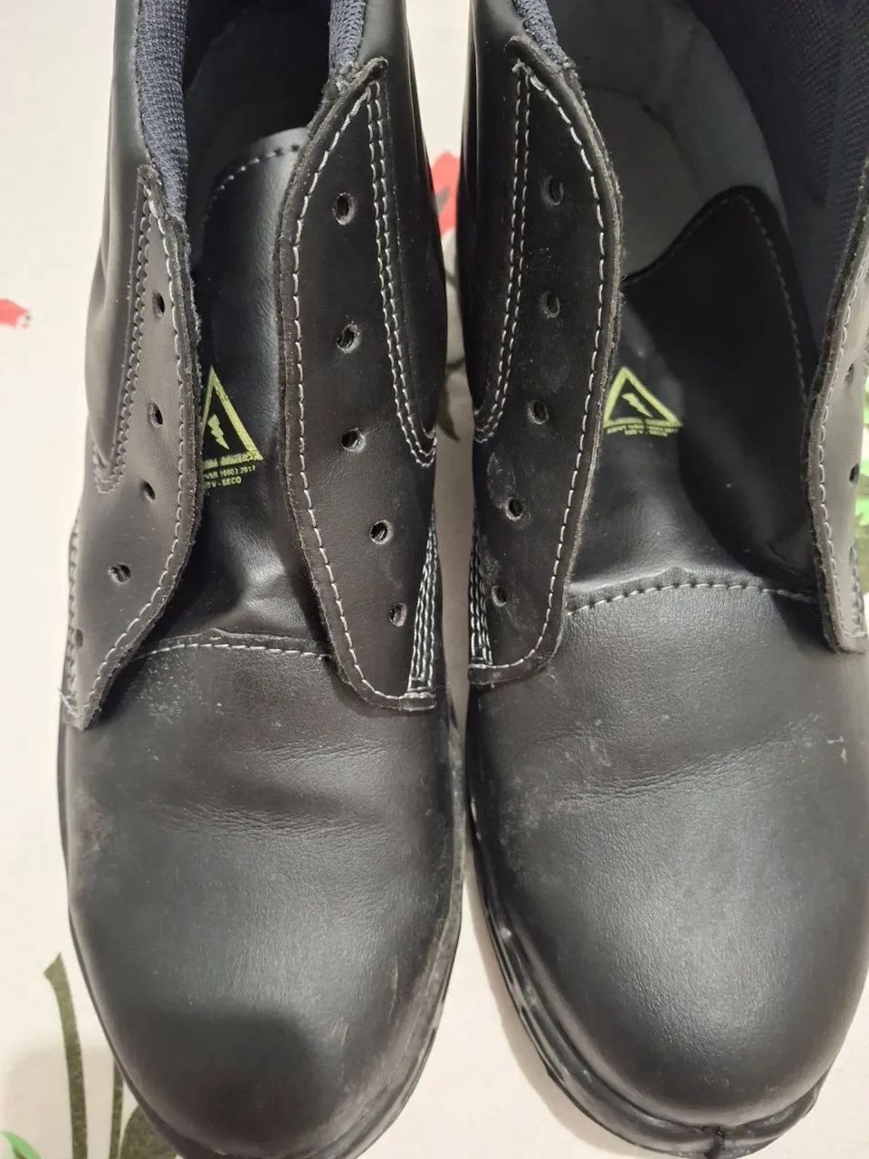 Bota de segurança para eletricista - Foto 4