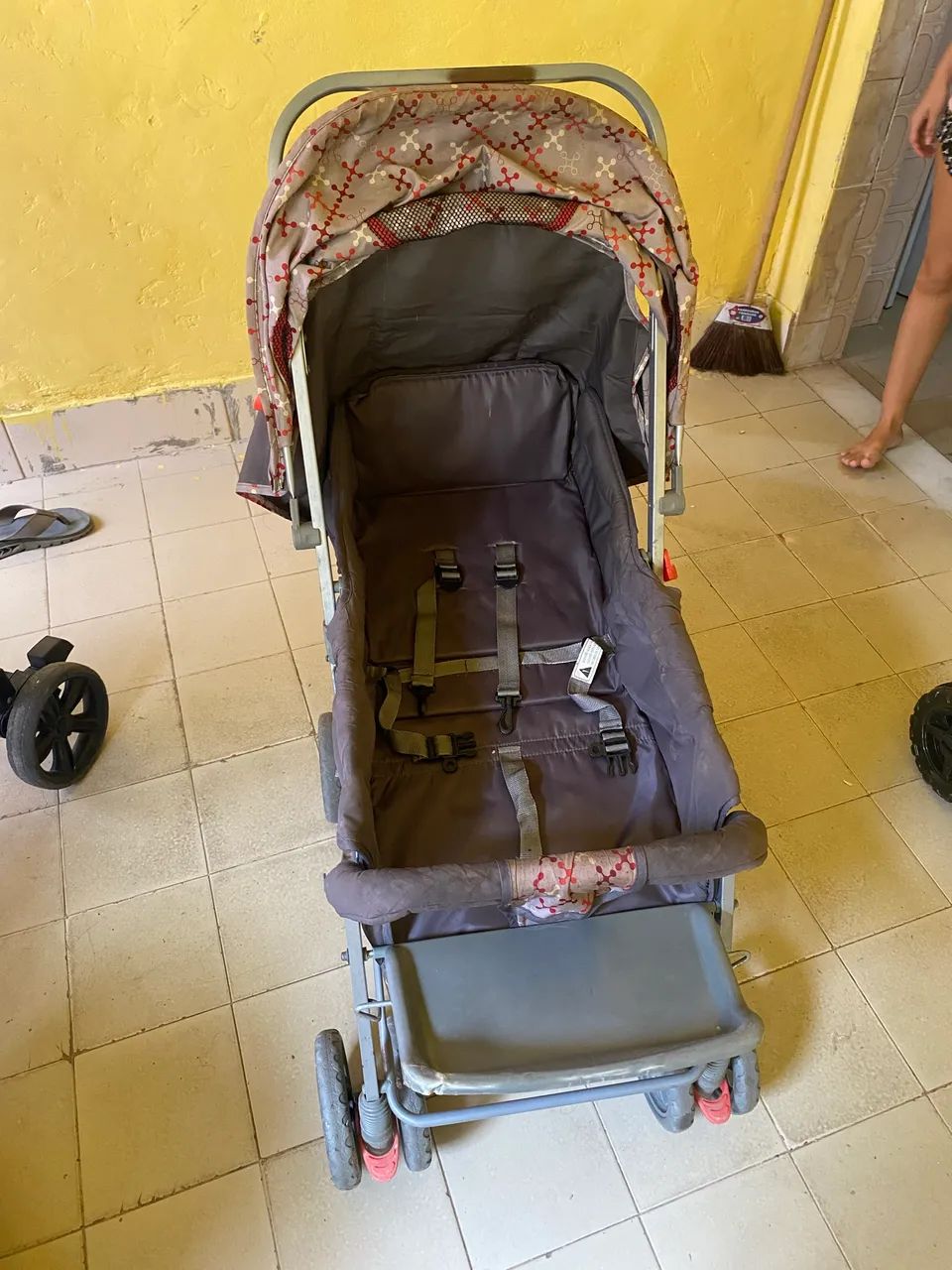 Carrinho de neném e bebê conforto 