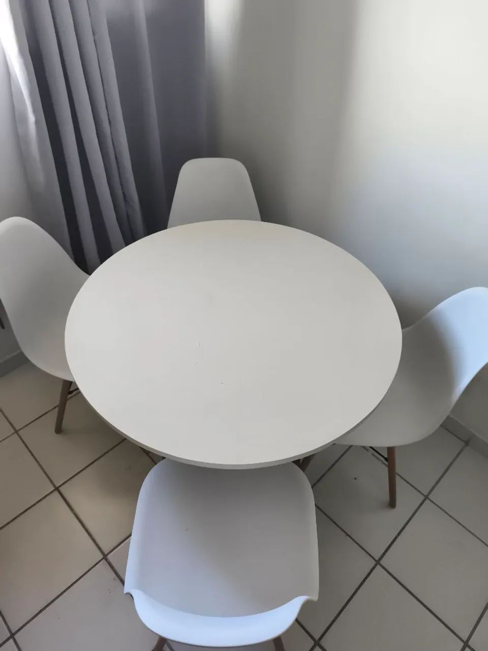 Mesa com 4 cadeiras  - Foto 2