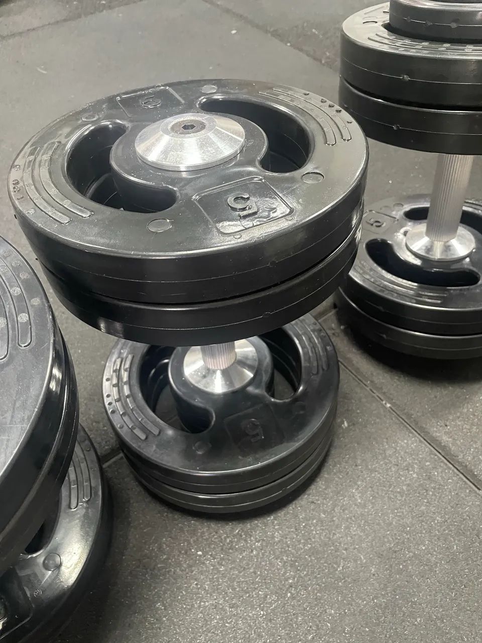 Dumbells de anilhas injetadas pegada de alumínio recartilhada - Foto 3