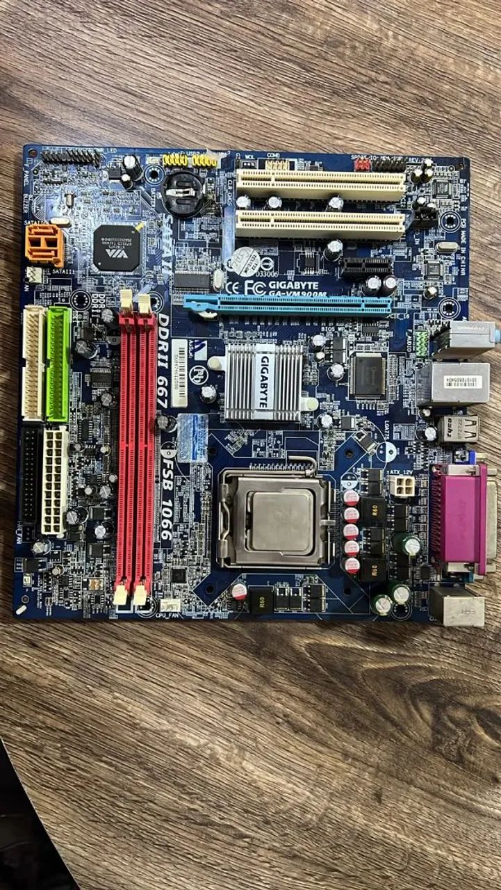 Placa Mãe Gigabyte GA-VM900M