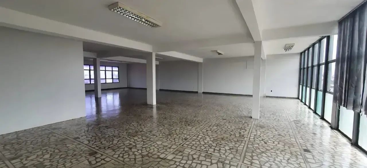 Alugo prédio comercial na Avenida Miranda Reis - Aprox. 1.165m² de área construída - Cuiab - Foto 2