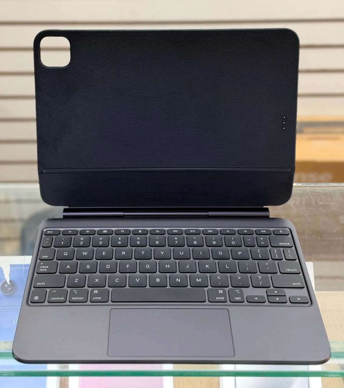 Magic Keyboard original Apple ( para ipad pro m4 e m5 de 11 polegadas ) seminovo