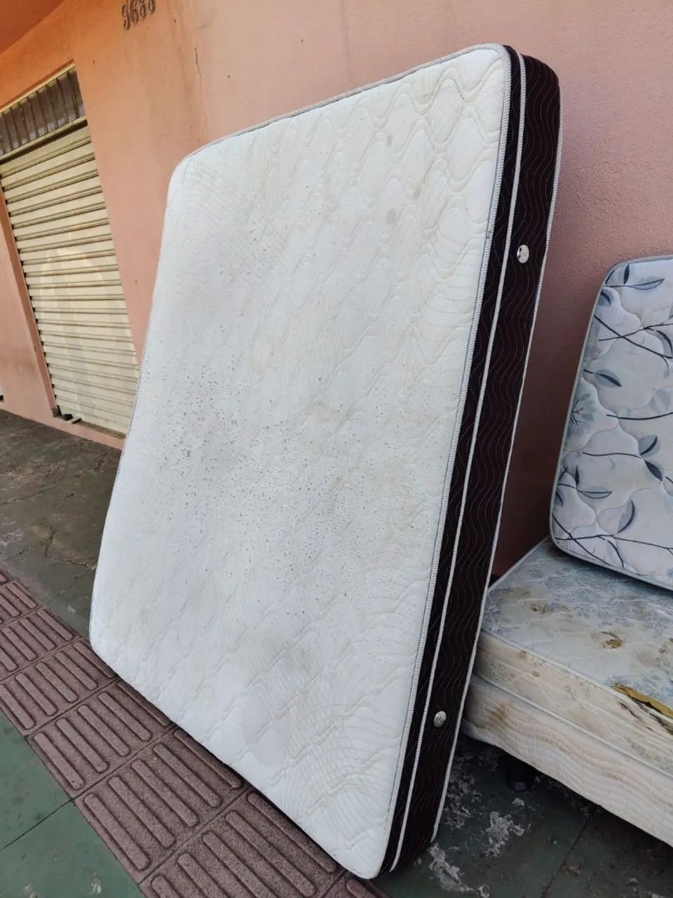 Colchão Queen molas ensacadas usado ((ENTREGO GRATIS)) - Foto 3