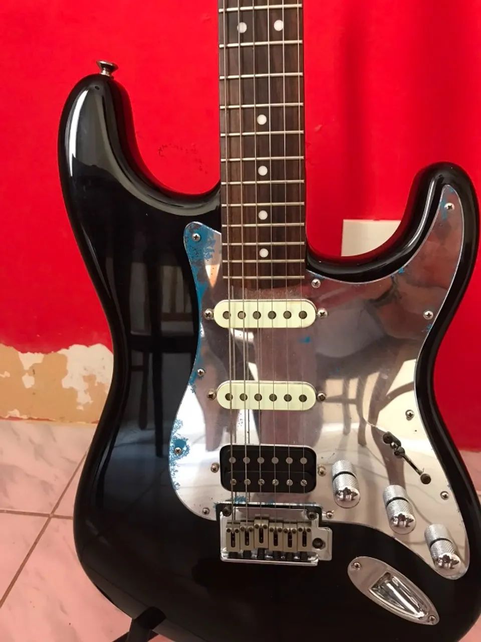 Guitarra Fender Squier Black & Chrome - Foto 2