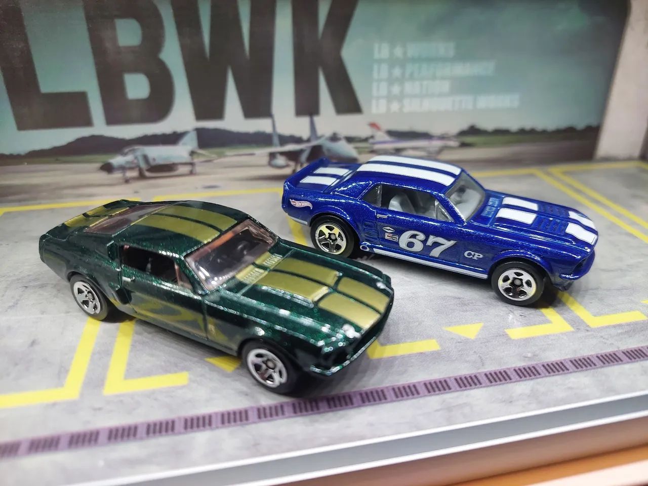 Hot Wheels combo Ford Mustang clássicos  - Foto 4