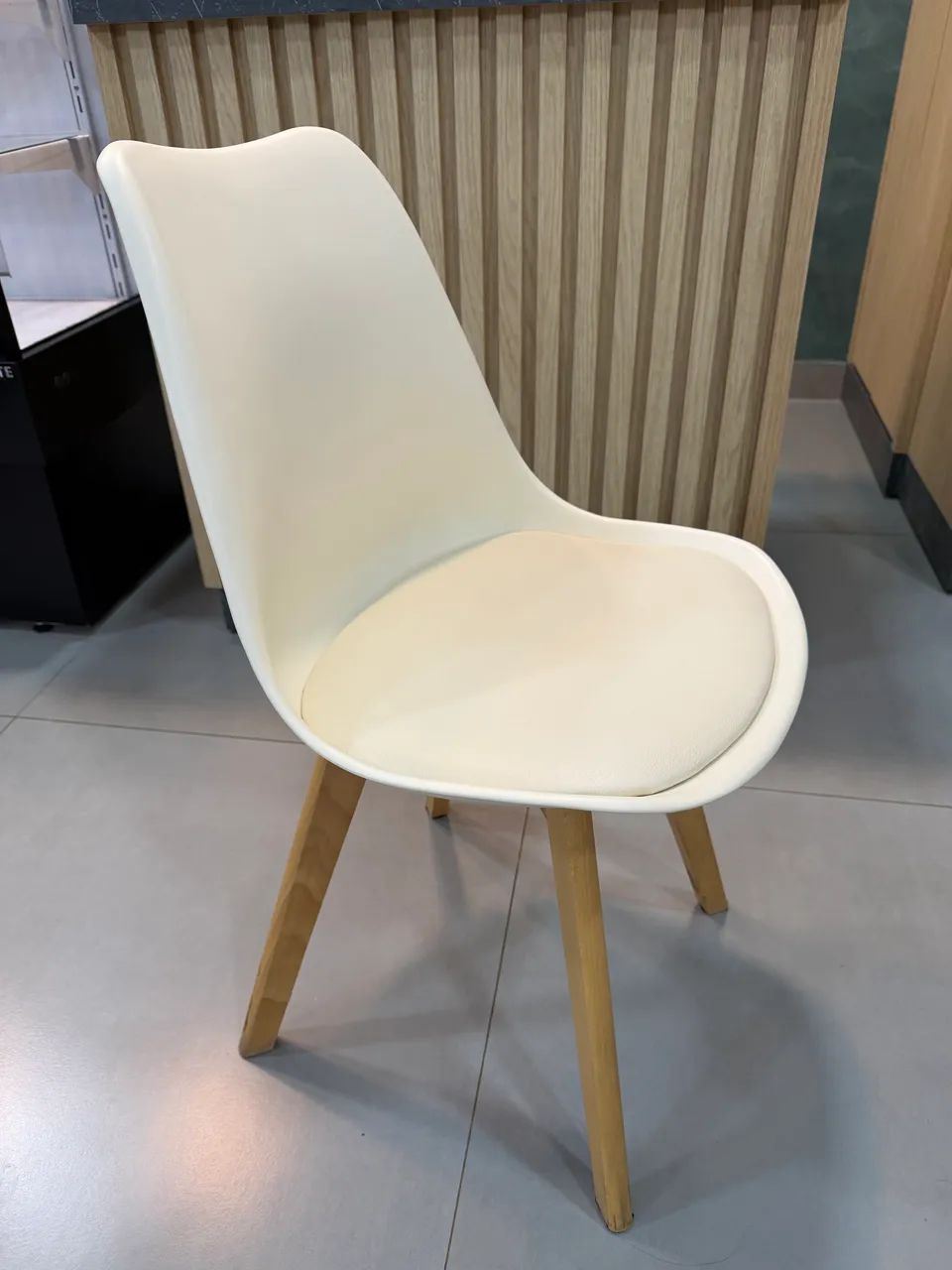 CADEIRAS ESTILO EAMES ESTOFADAS - 16 UNIDADES - Foto 2