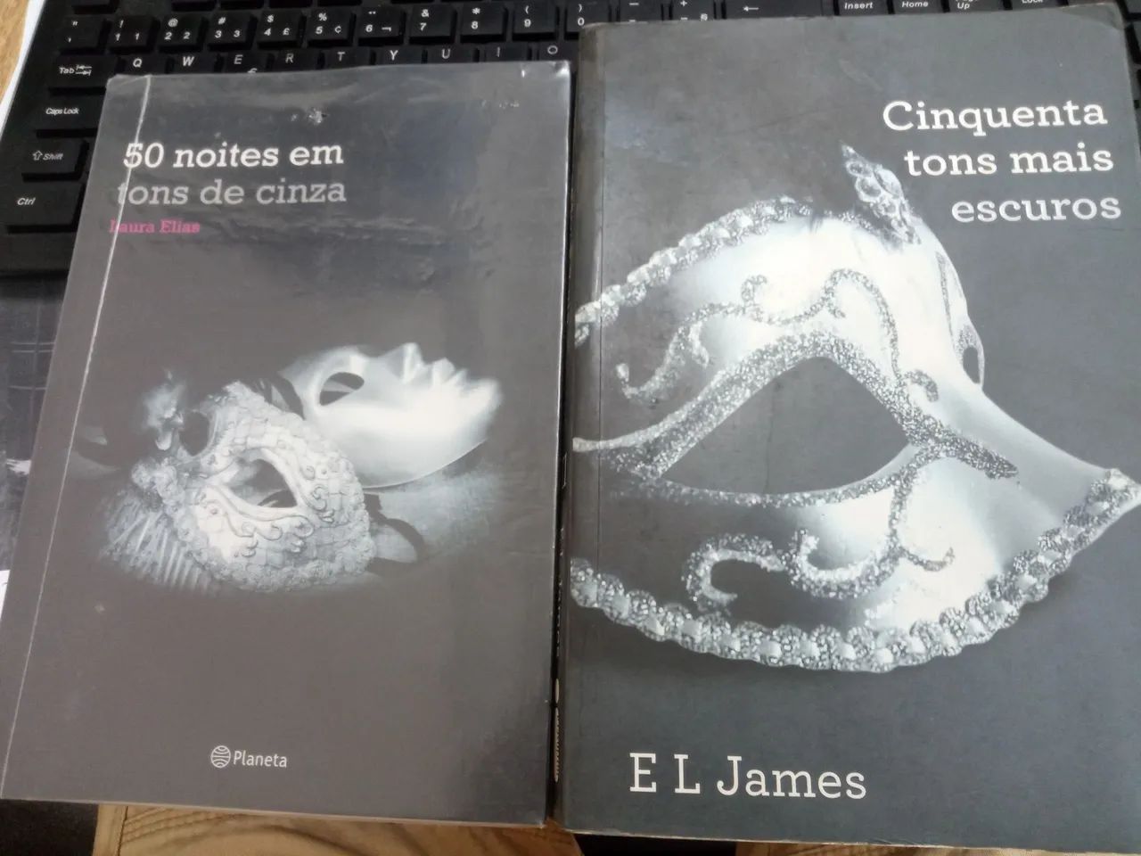 2 livros cinquenta tons de cinza