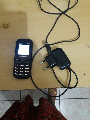 celular Samsung de botão