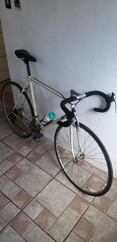 Bicicleta de Corrida marca PEUGEOT da França relíquia dos anos 80 peça rara - Foto 4