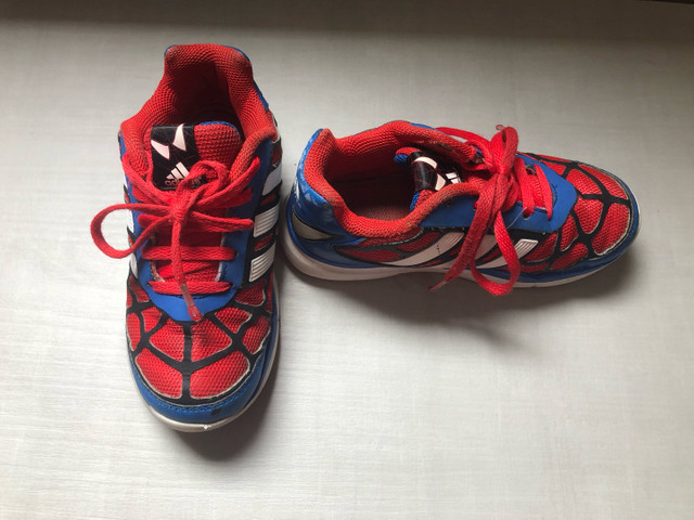 tenis homem aranha adidas