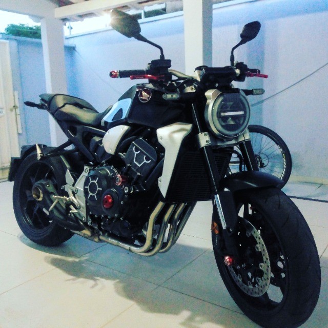 CB 1000