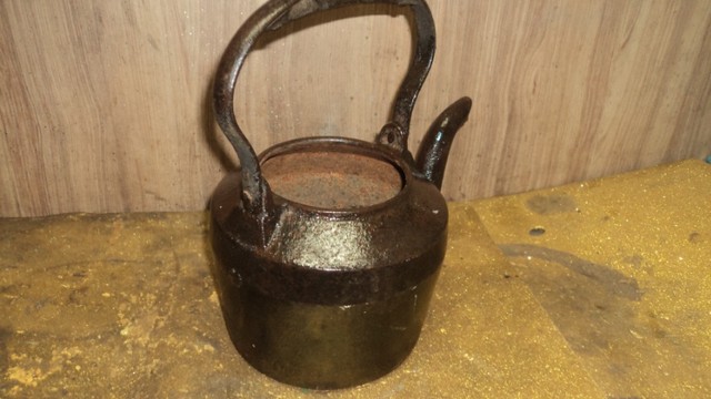 chaleira ferro .uso ;antiga /2litro 