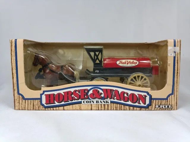 Linda Carroça com dois Cavalos e um Tanque - tema da True Value, loja de ferramentas