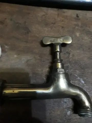 Bica de metal antiga 