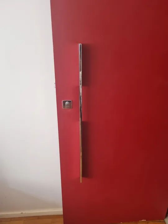 PROMOÇÃO. KIT 2 PUXADORES CROMADOS PRA PORTA DE MADEIRA DA SALA - Foto 2