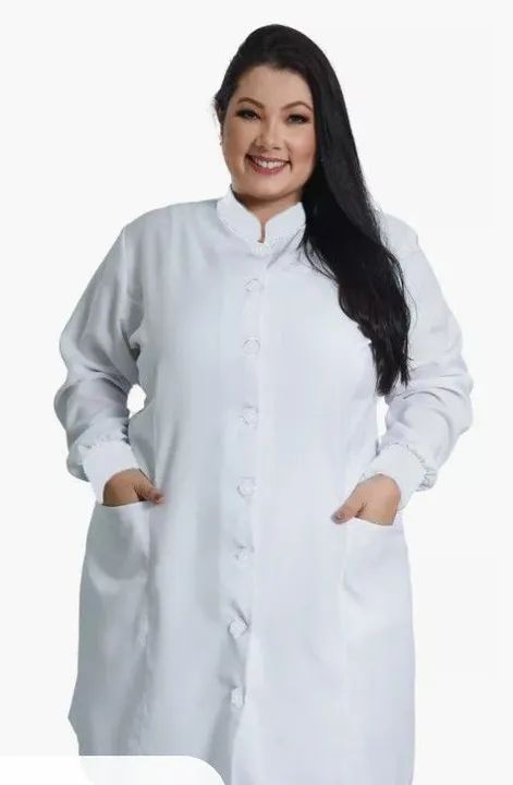 Jaleco Acinturado em Gabardine Gola Padre Com Punho