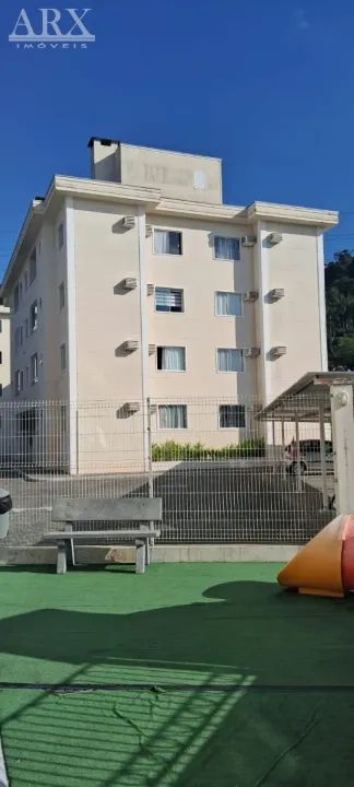 Apartamento com 2 dormitórios, semimobiliado, no bairro Valparaíso.