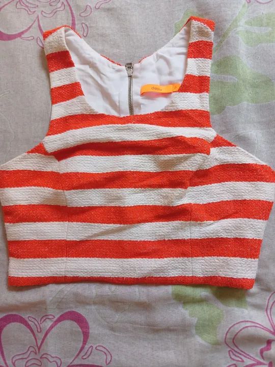 Blusa cropped dress to e saia 