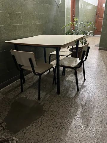 Mesa infantil 1x1 com 4 cadeiras ( Leia o anúncio. ) - Foto 2