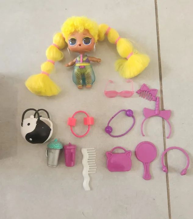 Boneca Lol Surprise Remix Hairflip - Caixa toca musica - Foto 3