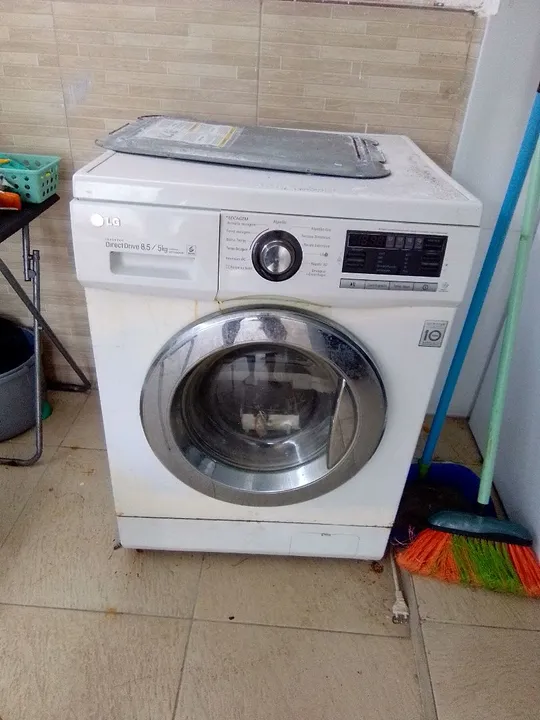 Máquina lava e seca LG retirada de peças