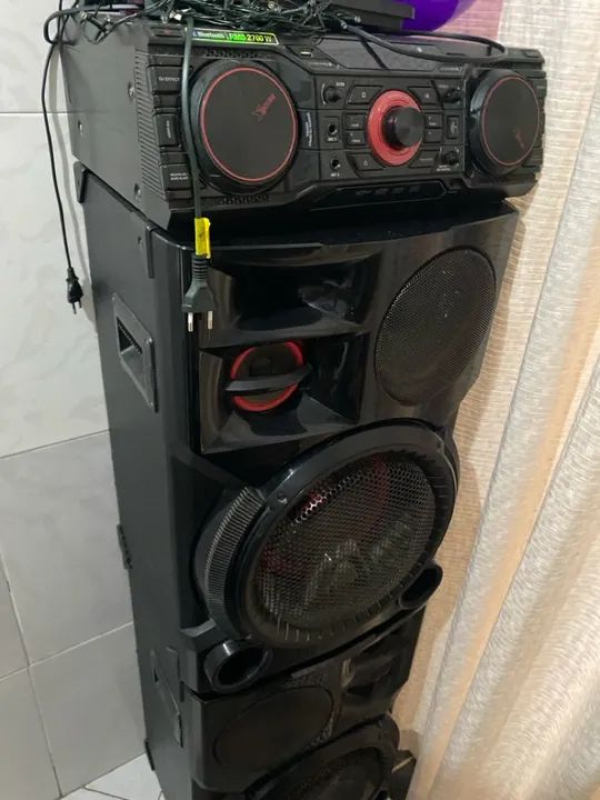 Som potente X-boom com Bluetooth e 2700W RMS