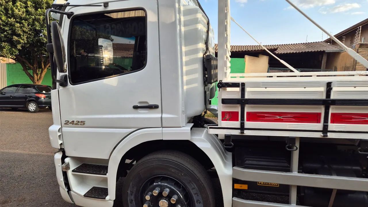 Atego 2425 2011 carroceria - Foto 7