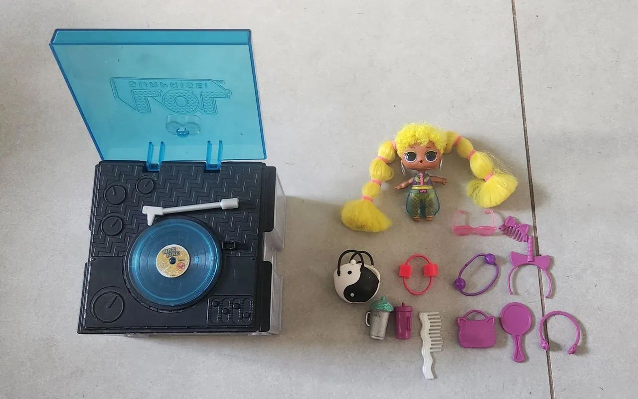 Boneca Lol Surprise Remix Hairflip - Caixa toca musica - Foto 2