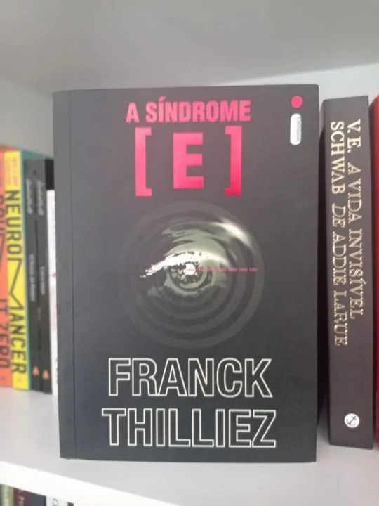 Livro semi-novo/como novo, A Síndrome [E] de Franck Thilliez - Editora Intrínseca