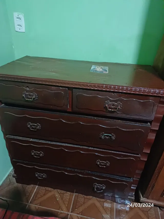 Cômoda de madeira maciça antiga 