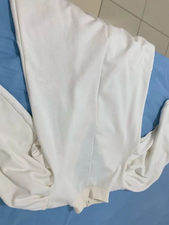 Macacão branco de manga bufante - Foto 2