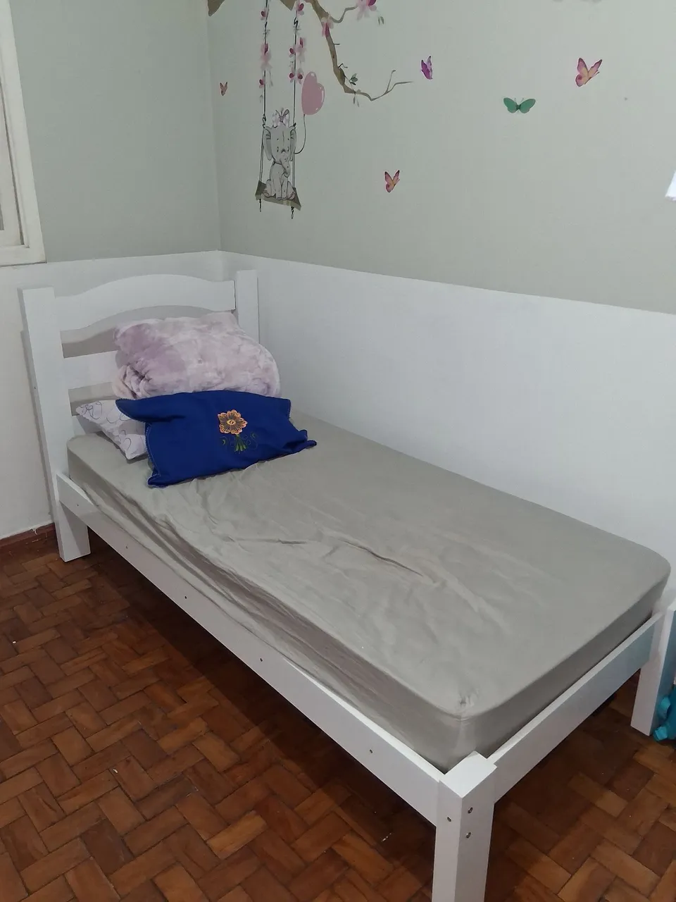 Cama de Solteiro Branca e colchão