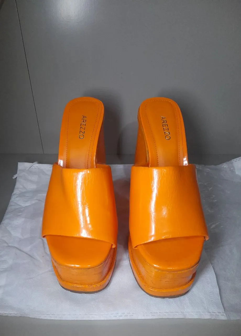 Sandália Plataforma Laranja Arezzo