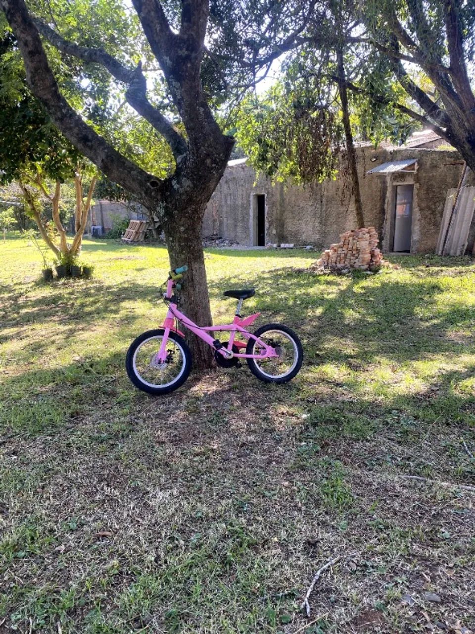 Bicicleta aro 16 rosa com rodinhas - Foto 2