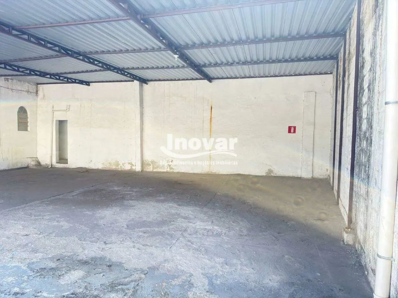 Galpão com loja com aproximadamente 340m2 total, escritório, estacionamento coberto, proxi - Foto 3
